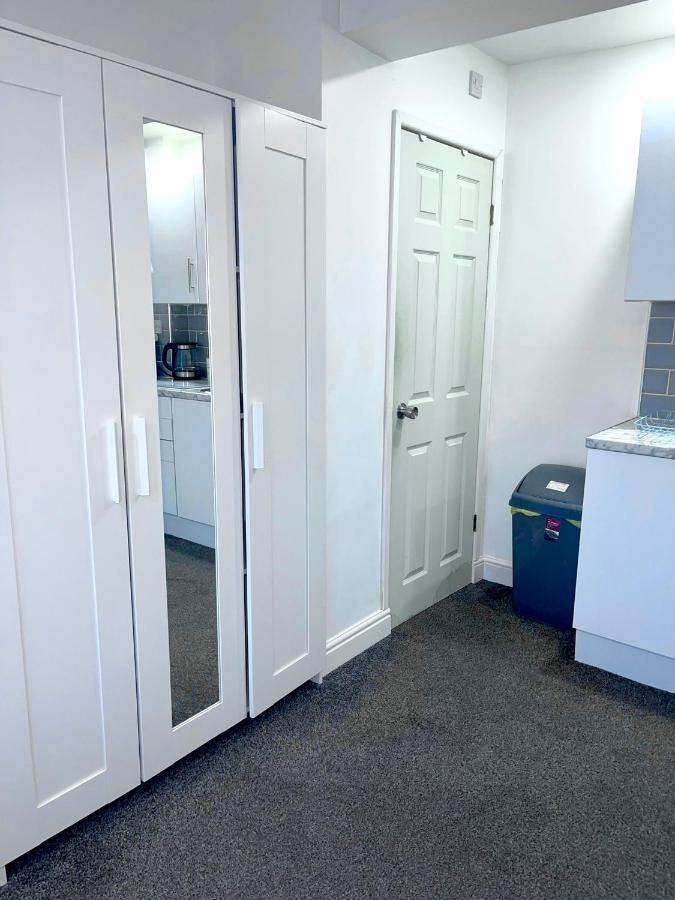 Large Self Contained Studio In Bham City Centre W Parking Birmingham Buitenkant foto